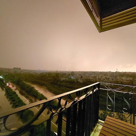 רוואלפינדי Aesthetic Scenic Luxurious Apartment - Bahria Heights מראה חיצוני תמונה