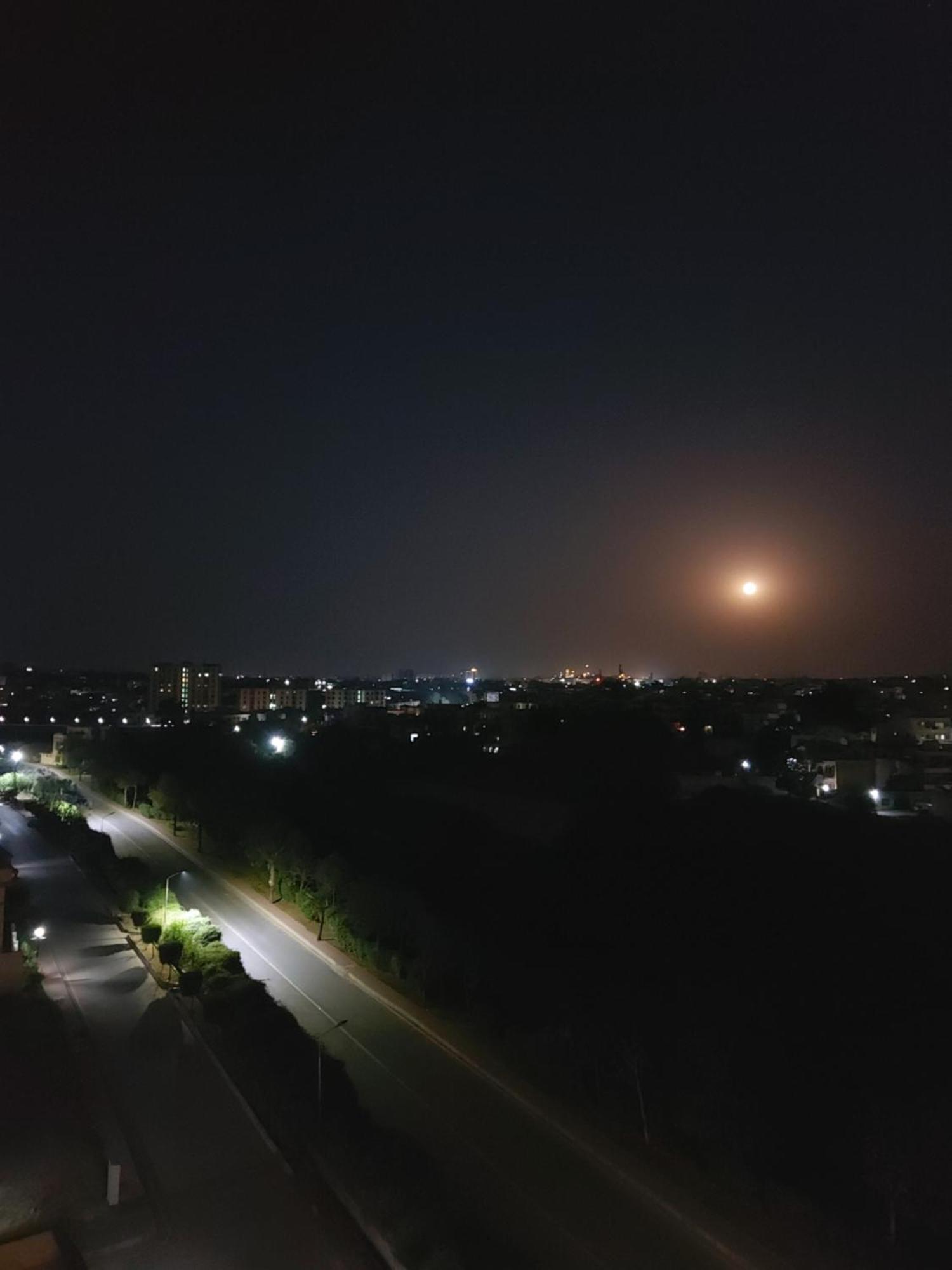 רוואלפינדי Aesthetic Scenic Luxurious Apartment - Bahria Heights מראה חיצוני תמונה