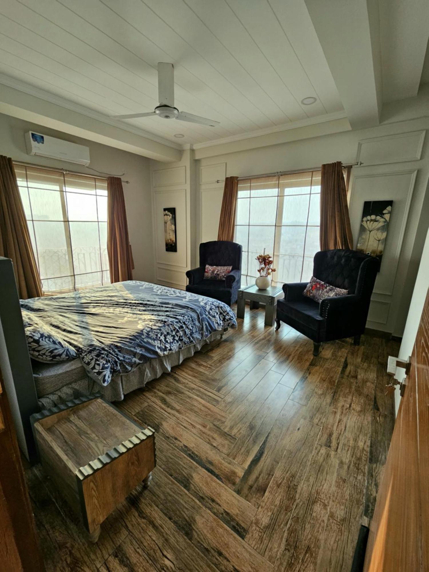 רוואלפינדי Aesthetic Scenic Luxurious Apartment - Bahria Heights מראה חיצוני תמונה